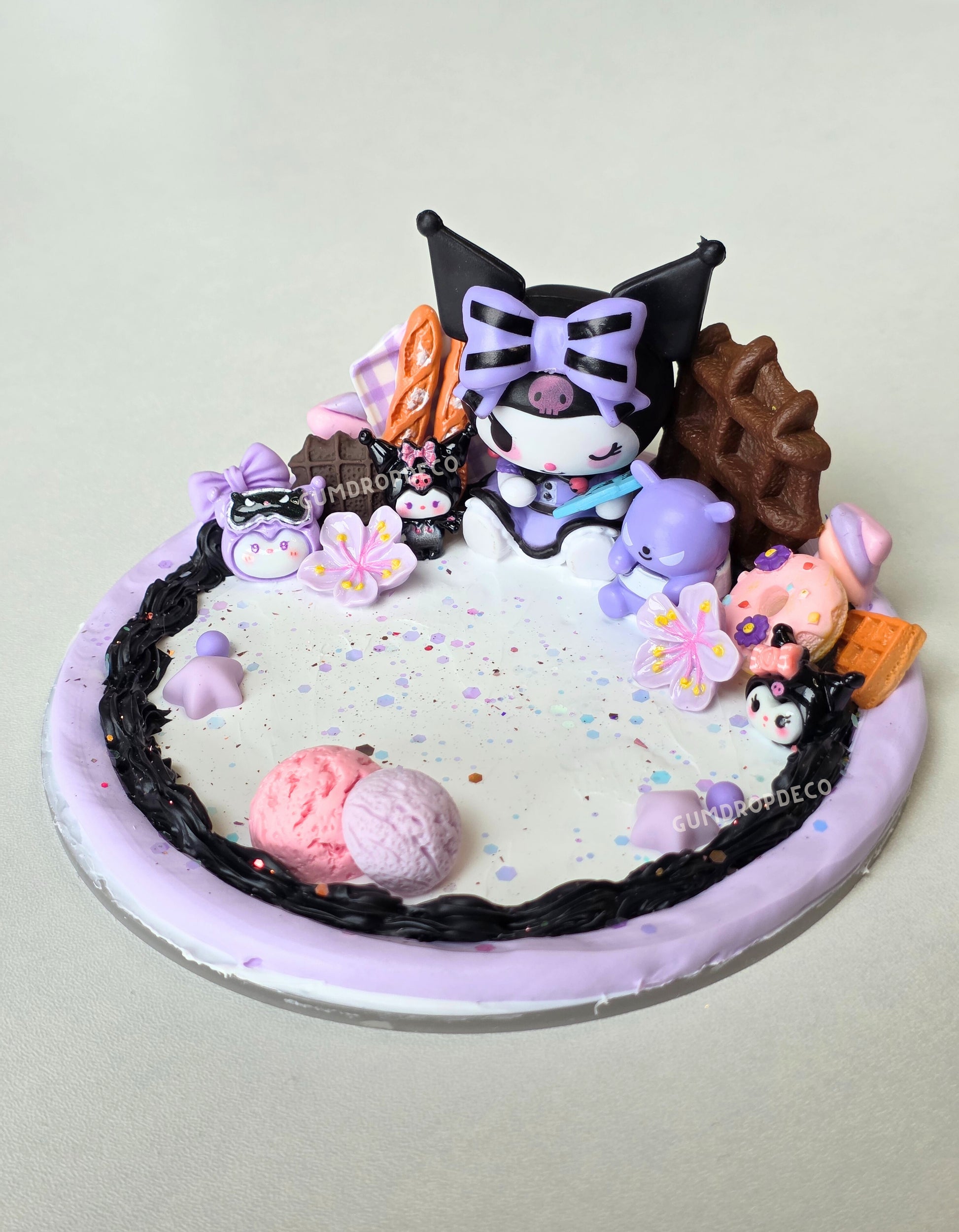 Custom decoden phone stand with Sanrio themes – Kuromi, My Sweet Piano & My Melody or custom your own. Handmade design, cute display & perfect for your desk or bedside.