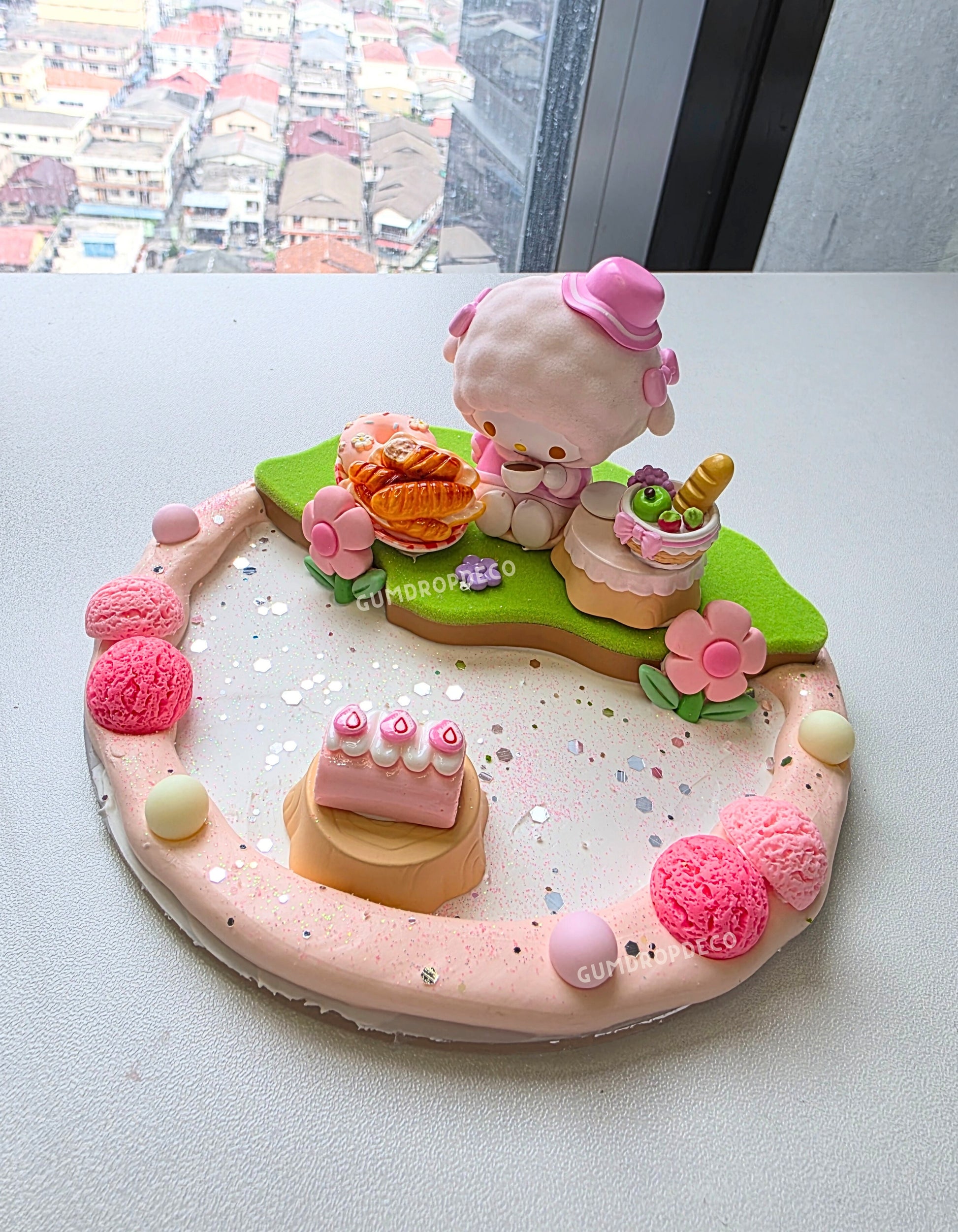 Custom decoden phone stand with Sanrio themes – Kuromi, My Sweet Piano & My Melody or custom your own. Handmade design, cute display & perfect for your desk or bedside.
